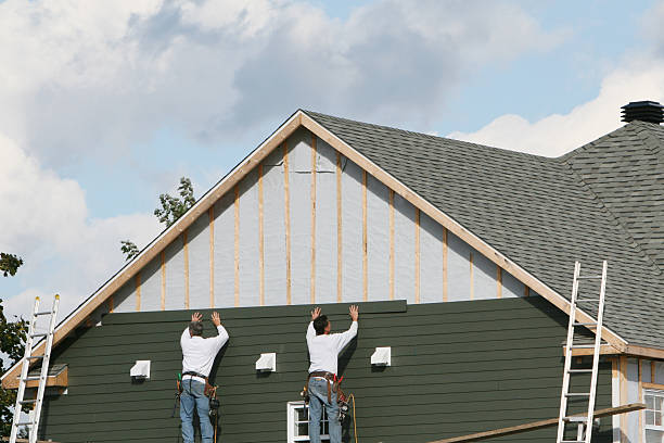Professional Siding Contractor technician working in Broadview, IL